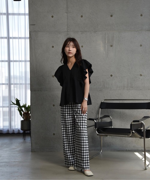 I_am(アイアム)の「gingham check straight tuck pants / ギンガムチェックストレートタックパンツ(その他パンツ・レディース・ベージュ/ホワイト・X-SMALL/SMALL)」の5枚目の写真