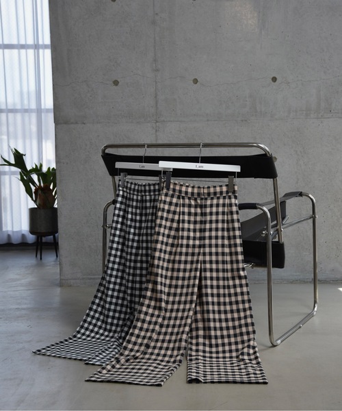 I_am(アイアム)の「gingham check straight tuck pants / ギンガムチェックストレートタックパンツ(その他パンツ・レディース・ベージュ/ホワイト・X-SMALL/SMALL)」の19枚目の写真