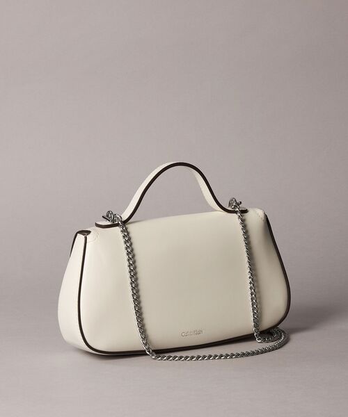 Calvin Klein（カルバン・クライン）の「チェーンストラップ付き ハンドルフラップバッグ（ショルダーバッグ・レディース・ブラック/ホワイト・FREE）」の3枚目の写真