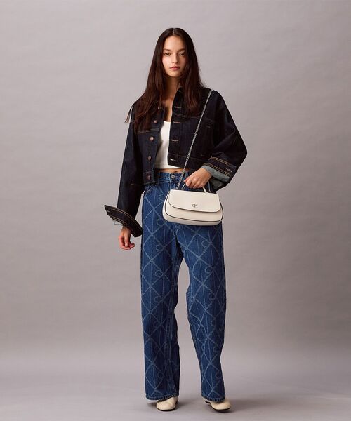 Calvin Klein（カルバン・クライン）の「チェーンストラップ付き ハンドルフラップバッグ（ショルダーバッグ・レディース・ブラック/ホワイト・FREE）」の4枚目の写真