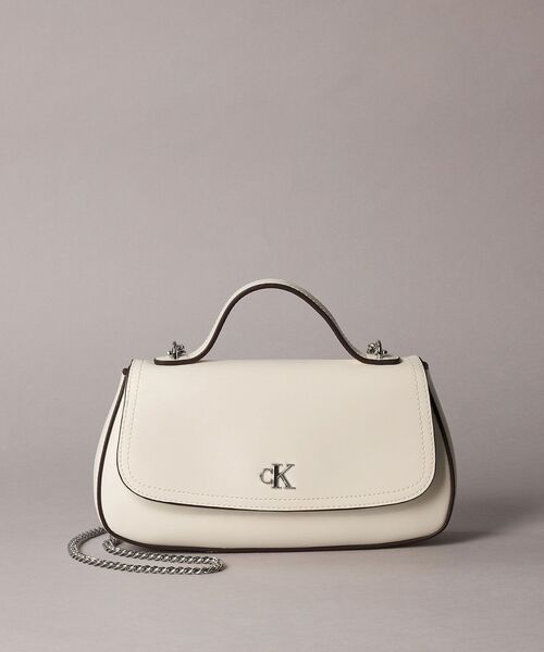 Calvin Klein(カルバン・クライン)の「チェーンストラップ付き ハンドルフラップバッグ(ショルダーバッグ・レディース・ブラック/ホワイト・FREE)」の9枚目の写真