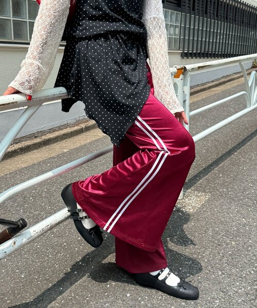 CIAOPANIC（チャオパニック）の「異素材切替トラックフレアパンツ（その他パンツ・レディース・ネイビー/レッド/グレー・SMALL/MEDIUM）」の3枚目の写真