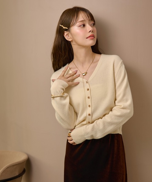 LAULEN(ローレン)の「wool v neck short knit cardigan /ウールVネックショートニットカーディガン(カーディガン/ボレロ・レディース・アイボリー/チャコールグレー/テラコッタ・FREE)」の2枚目の写真