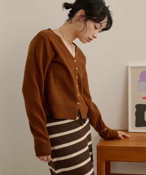 LAULEN(ローレン)の「wool v neck short knit cardigan /ウールVネックショートニットカーディガン(カーディガン/ボレロ・レディース・アイボリー/チャコールグレー/テラコッタ・FREE)」の6枚目の写真