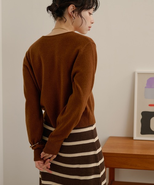 LAULEN(ローレン)の「wool v neck short knit cardigan /ウールVネックショートニットカーディガン(カーディガン/ボレロ・レディース・アイボリー/チャコールグレー/テラコッタ・FREE)」の7枚目の写真