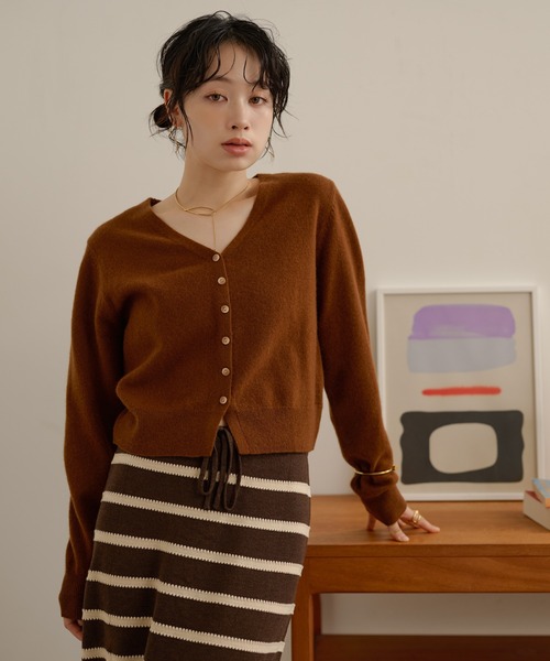 LAULEN(ローレン)の「wool v neck short knit cardigan /ウールVネックショートニットカーディガン(カーディガン/ボレロ・レディース・アイボリー/チャコールグレー/テラコッタ・FREE)」の8枚目の写真