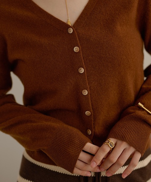 LAULEN(ローレン)の「wool v neck short knit cardigan /ウールVネックショートニットカーディガン(カーディガン/ボレロ・レディース・アイボリー/チャコールグレー/テラコッタ・FREE)」の13枚目の写真