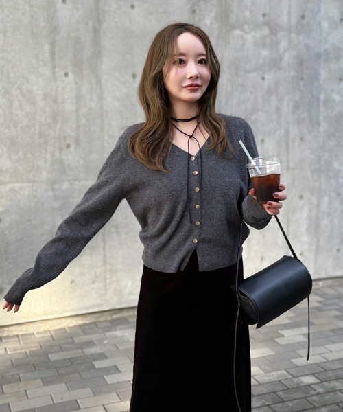 LAULEN(ローレン)の「wool v neck short knit cardigan /ウールVネックショートニットカーディガン(カーディガン/ボレロ・レディース・アイボリー/チャコールグレー/テラコッタ・FREE)」の15枚目の写真