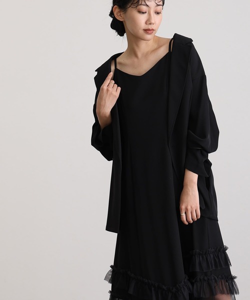 atlo(アトロ)の「ミモレ丈&袖あり フォーマル チュール フリル ジャケット Aライン 2点セット セレモニー 結婚式 二次会 パーティー ドレス オケージョンドレス お呼ばれ 同窓会 成人式 (ドレス・レディース・チャコール/グレイッシュベージュ/ブラック・M)」の2枚目の写真