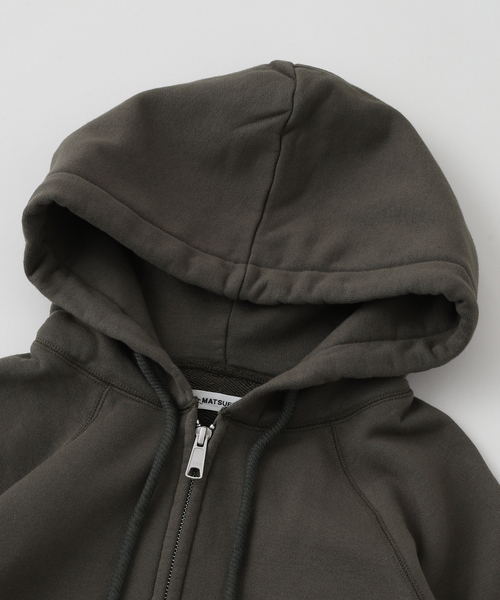 MATSUFUJI(マツフジ)の「MATSUFUJI / マツフジ ZIP UP SWEAT HOODIE(パーカー・メンズ・チャコールグレー/ブラック・2/3)」の4枚目の写真