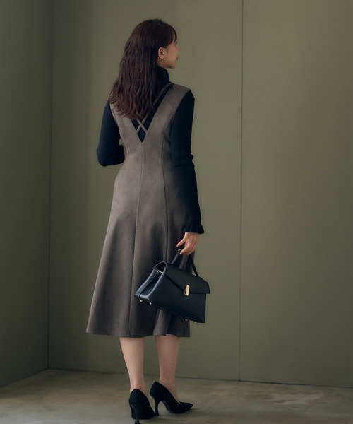 12Twelve Agenda(トゥエルブ アジェンダ)の「前後2wayフェイクスエードZIPフレアジャンスカ(ジャンパースカート・レディース・チャコールグレー/ブラウン/サックスブルー/グレイッシュベージュ・M)」の16枚目の写真