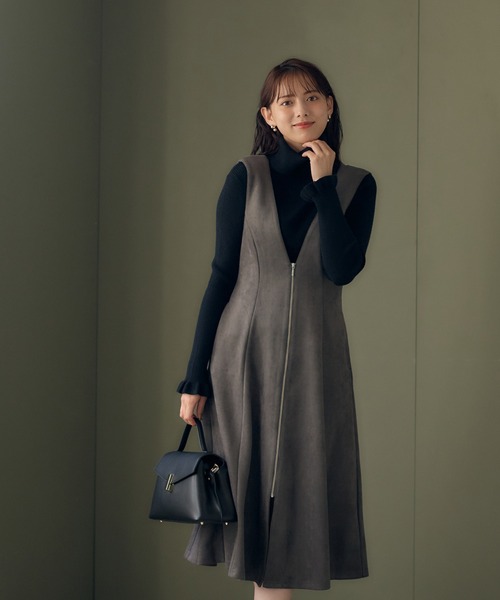 12Twelve Agenda(トゥエルブ アジェンダ)の「前後2wayフェイクスエードZIPフレアジャンスカ(ジャンパースカート・レディース・チャコールグレー/ブラウン/サックスブルー/グレイッシュベージュ・M)」の17枚目の写真