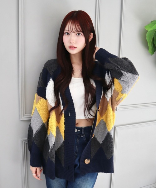 CECIL McBEE(セシルマクビー)の「アーガイル柄ニットカーディガン(カーディガン/ボレロ・レディース・ネイビー/ベージュ/ブラウン/ブラック・MEDIUM)」の4枚目の写真