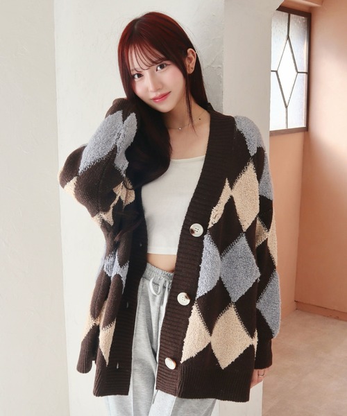 CECIL McBEE(セシルマクビー)の「アーガイル柄ニットカーディガン(カーディガン/ボレロ・レディース・ネイビー/ベージュ/ブラウン/ブラック・MEDIUM)」の2枚目の写真