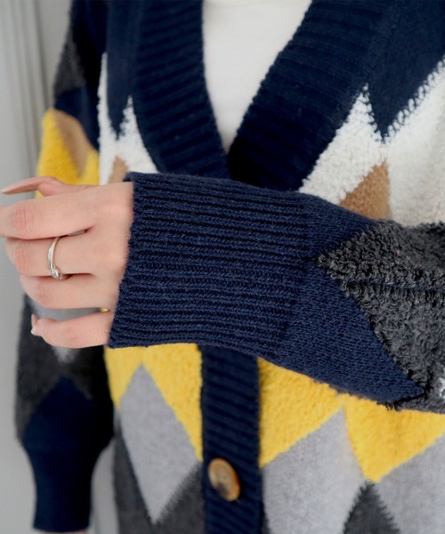 CECIL McBEE(セシルマクビー)の「アーガイル柄ニットカーディガン(カーディガン/ボレロ・レディース・ネイビー/ベージュ/ブラウン/ブラック・MEDIUM)」の14枚目の写真