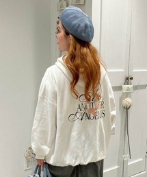 an another angelus（アンアナザーアンジェラス）の「ANアートタッチフラワープリントフーディ（パーカー）」