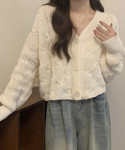 SEU(エスイーユー)の「さらっと羽織るだけで、やわらかな私らしさ。ドルマンスリーブケーブル編みニットカーディガン Ⅴネック オーバーサイズ オフィスカジュアル きれいめカジュアル レディース韓国(ニット/セーター・レディース・ピンク/グリーン/アイボリー/ブルー・フリー)」の14枚目の写真