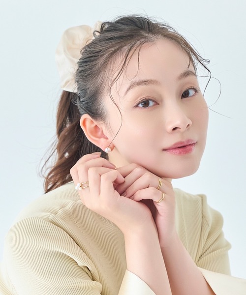 Phoebe（フィービィー）の「ボリューミーシアーシュシュ/パール/大ぶり（シュシュ・レディース・ブラック/ベージュ/グレー・FREE）」の5枚目の写真