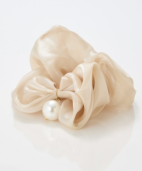 Phoebe（フィービィー）の「ボリューミーシアーシュシュ/パール/大ぶり（シュシュ・レディース・ブラック/ベージュ/グレー・FREE）」の7枚目の写真