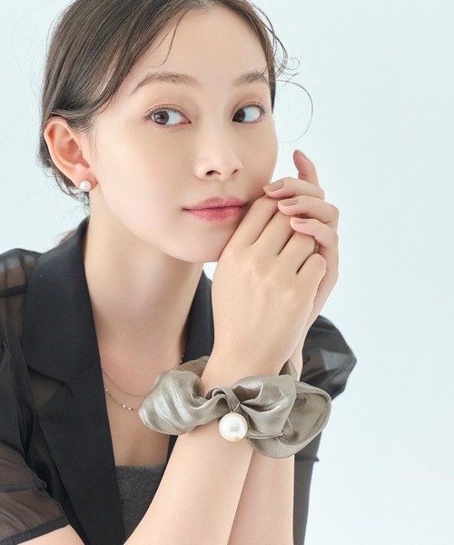 Phoebe（フィービィー）の「ボリューミーシアーシュシュ/パール/大ぶり（シュシュ・レディース・ブラック/ベージュ/グレー・FREE）」の17枚目の写真