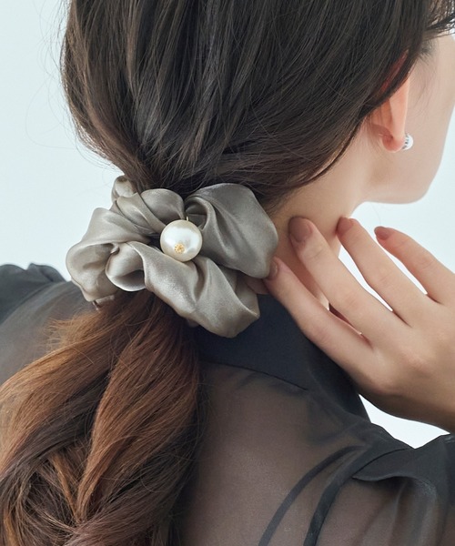 Phoebe（フィービィー）の「ボリューミーシアーシュシュ/パール/大ぶり（シュシュ・レディース・ブラック/ベージュ/グレー・FREE）」の14枚目の写真