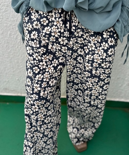 mi via loca（ミヴィアロカ）の「【アソート 】Vintageライク花柄/ドット/レオパード ワイドパンツ（その他パンツ・レディース・ネイビー/ブラウン/グレー/ベージュ・FREE）」の4枚目の写真