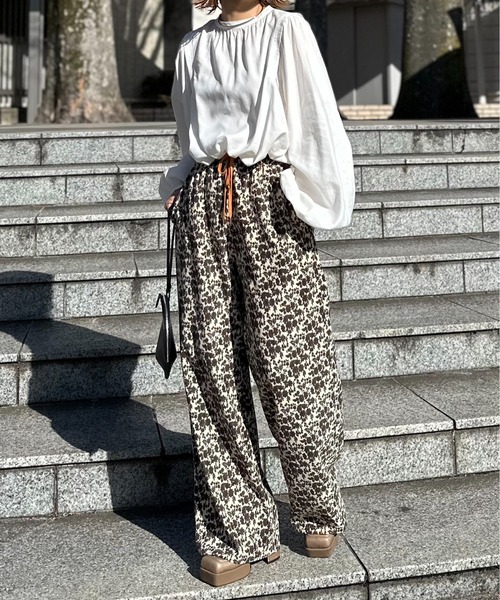 mi via loca（ミヴィアロカ）の「【アソート 】Vintageライク花柄/ドット/レオパード ワイドパンツ（その他パンツ・レディース・ネイビー/ブラウン/グレー/ベージュ・FREE）」の2枚目の写真