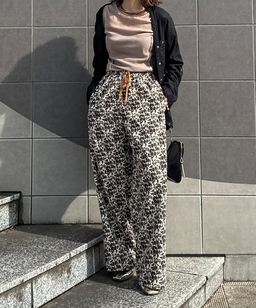 mi via loca（ミヴィアロカ）の「【アソート 】Vintageライク花柄/ドット/レオパード ワイドパンツ（その他パンツ・レディース・ネイビー/ブラウン/グレー/ベージュ・FREE）」の9枚目の写真