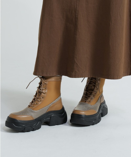 AVIREX（アヴィレックス）の「《直営店限定》LACE UP PLATFORM BOOTS/レースアッププラットフォームブーツ（ブーツ・レディース・ブラック/オリーブ/ベージュ・23.5/24.5/25）」の3枚目の写真