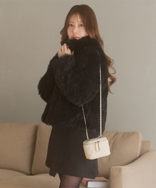 小澤美里さんコラボ ] リボンブローチつきエコファーショートコート