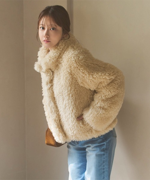 小澤美里さんコラボ ] リボンブローチつきエコファーショートコート