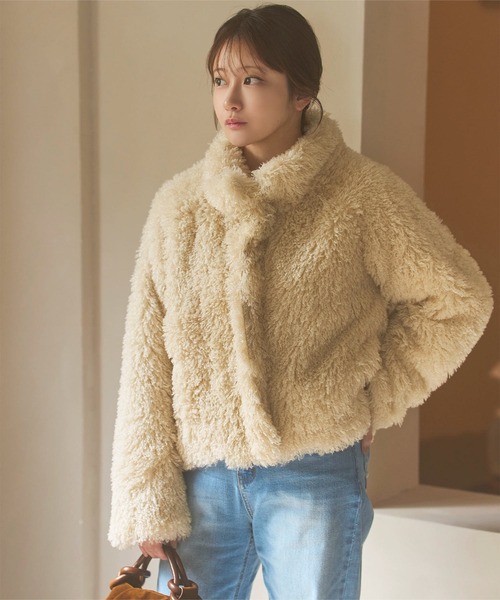 小澤美里さんコラボ ] リボンブローチつきエコファーショートコート