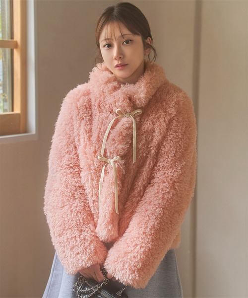 小澤美里さんコラボ ] リボンブローチつきエコファーショートコート