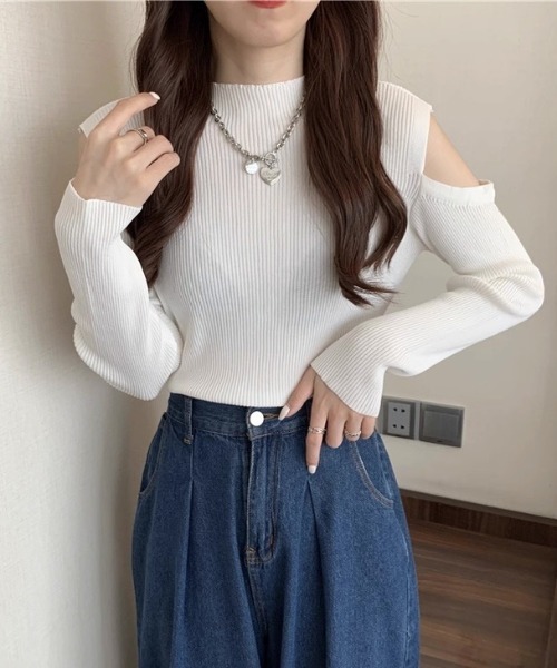 ampm(エーエムピーエム)の「ショルダーカットリブニットトップス(ニット/セーター・レディース・レッド/ホワイト/ブラック・FREE)」の1枚目の写真