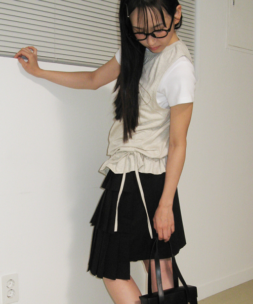 RONRON(ロンロン)の「FRILL SHIRRING SLEEVELESS OATMEAL(Tシャツ/カットソー・レディース・その他・FREE)」の3枚目の写真