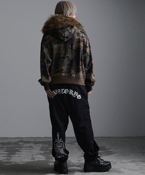 SILVER BULLET（シルバーバレット）の「『PSYCHO NATION UNDER GROUND /サイコネーションアンダーグラウンド』ファー脱着スプレーZIP PK（パーカー・メンズ・ブラック/カモフラージュ・M/L）」の15枚目の写真