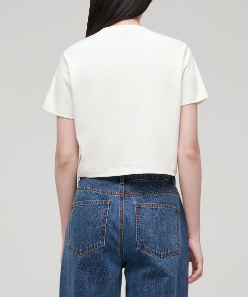 MUSINSA STANDARD WOMAN（ムシンサスタンダードウーマン）の「ウィメンズクルーネッククロップTシャツ[クリーム]（Tシャツ/カットソー・レディース・その他・SMALL/MEDIUM/LARGE/X-LARGE/X-SMALL）」の2枚目の写真