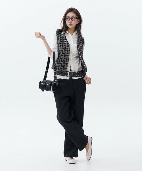 ROSEFRANTZ（ロゼフランツ）の「Multi Pocket Studded Shoulder Bag [Black]（ショルダーバッグ・レディース・ブラック・FREE）」の5枚目の写真