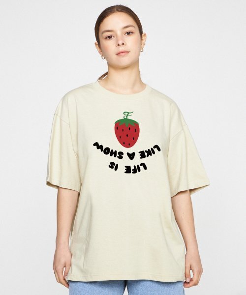 GRAVER（グレーバー）の「[ユニセックス]ストロベリーリバースロゴ半袖Tシャツ_サンドベージュ（Tシャツ/カットソー・レディース・ベージュ・MEDIUM/LARGE/X-LARGE/SMALL）」の2枚目の写真