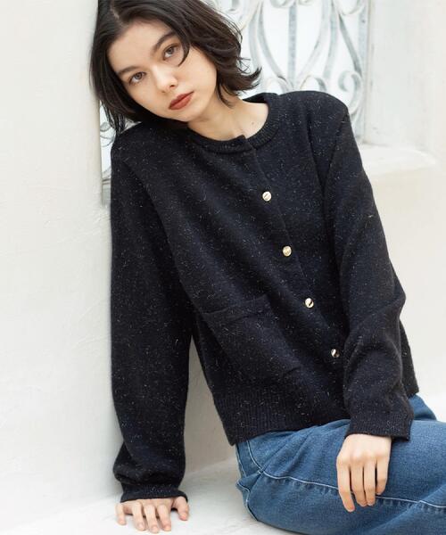 OPAQUE.CLIP(オペークドットクリップ)の「金ボタンラメニットカーディガン【洗濯機OK】(カーディガン/ボレロ・レディース・ブラック/ダークグレー/ワインレッド/オフホワイト・42/40/38)」の2枚目の写真