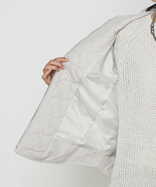 Gabardine K.T（ギャバジンケーティー）の「〔 +サイズ 〕 波柄Wキルト ノーカラーブルゾン（ブルゾン・レディース・グレー/ベージュ・15号）」の14枚目の写真