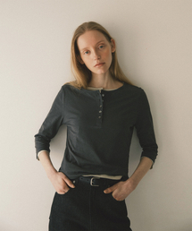 ANOTHER OFFICE WOMEN（アナザー オフィス ウーマン）の「w. Solid Henryneck Tee (Charcoal)（Tシャツ/カットソー）」