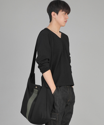 SAINTCREW（セントクルー）の「Boldline Big Size Crossbody Bag LBC-127 Black Khaki（メッセンジャーバッグ）」