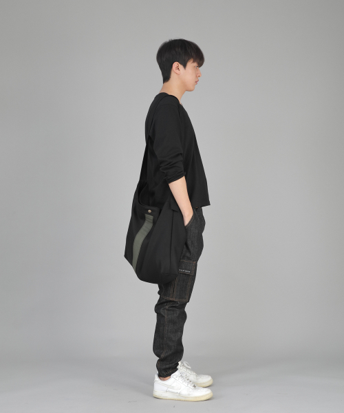 SAINTCREW(セントクルー)の「ボールドラインビッグサイズクロスバッグ LBC-127 ブラックカーキ(メッセンジャーバッグ・メンズ・その他・フリー)」の6枚目の写真