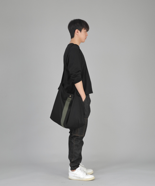 SAINTCREW(セントクルー)の「ボールドラインビッグサイズクロスバッグ LBC-127 ブラックカーキ(メッセンジャーバッグ・メンズ・その他・フリー)」の7枚目の写真