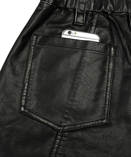 LUXSTYLE(ラグスタイル)の「ヴィンテージ加工PUレザーワイドパンツ(その他パンツ・メンズ・ブラック・M/L)」の17枚目の写真