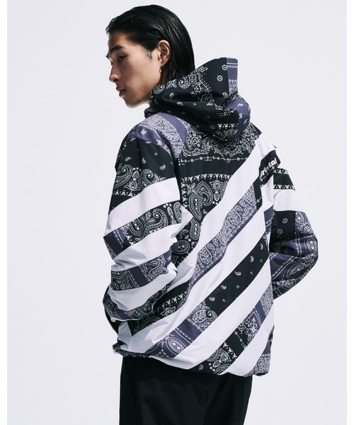 F.C.Real Bristol(エフシーレアルブリストル)の「PATCHWORK STRIPE PRACTICE JACKET(ブルゾン・メンズ・ブラック/トリコロール・SMALL/MEDIUM/LARGE/X-LARGE/XX-LARGE)」の4枚目の写真