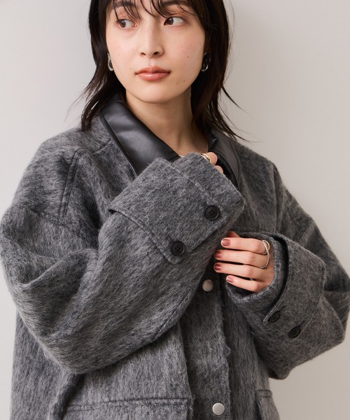VIS（ビス）の「【WEB限定】衿袖レザーシャギーアウター（カバーオール・レディース・ダークブラウン/チャコールグレー・FREE）」の13枚目の写真