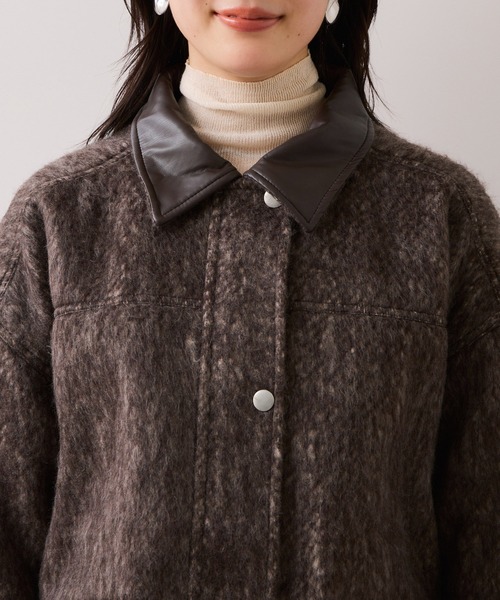 VIS（ビス）の「【WEB限定】衿袖レザーシャギーアウター（カバーオール・レディース・ダークブラウン/チャコールグレー・FREE）」の3枚目の写真