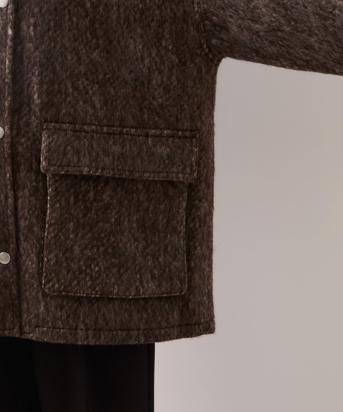 VIS（ビス）の「【WEB限定】衿袖レザーシャギーアウター（カバーオール・レディース・ダークブラウン/チャコールグレー・FREE）」の5枚目の写真
